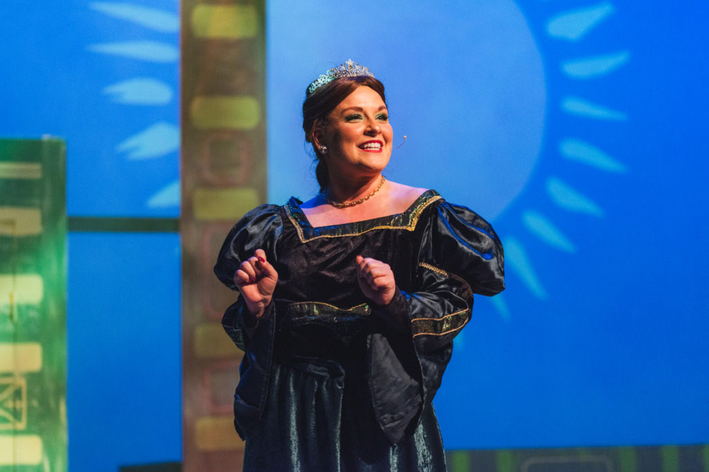 Erin McArthur as Princess Fiona in Shrek at Phoenix Festival Theatre 📷 Matthew Peterson Photography