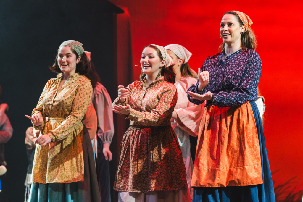 Jess Simonson (left) as Hodel, with Julia Eakes (center) as Chava, and Samantha Jednorski (right) as Tzeitel in Fiddler on the Roof 📷 Matthew Peterson