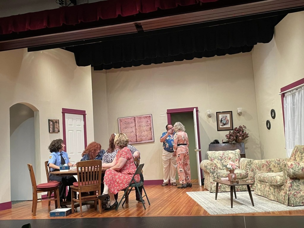 The Odd Couple (Female Edition) at The Salem Players 📷 Tim Toscano